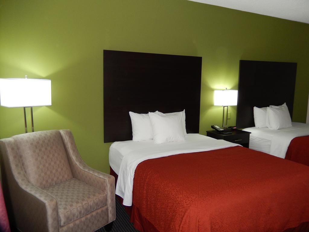 Quality Inn & Suites Anderson I-69 Экстерьер фото